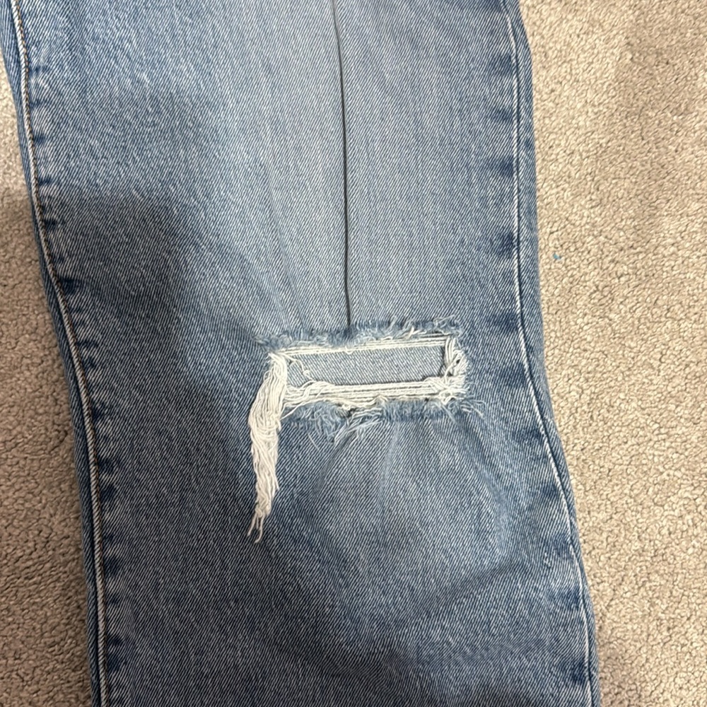 Levi’s Ribcage Straight Ripped Jeans - Picture 3 of 5